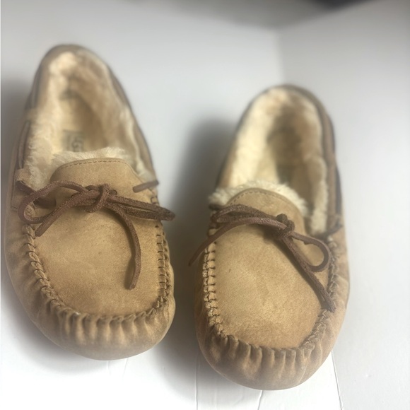 UGG Shoes - UGG| UGG Australia Dakota Moccasin slippers. Color Tan size 8
